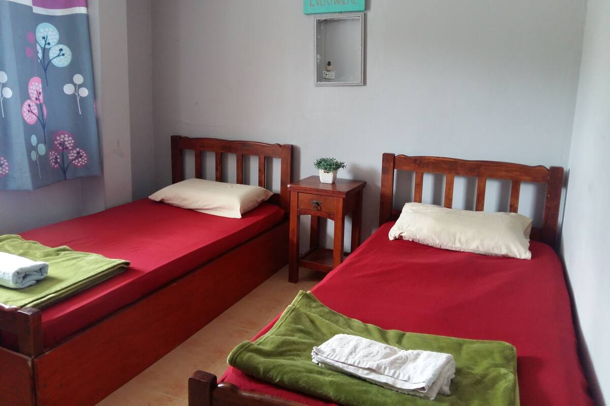1 Twin Bed Room | Iron/ironing board (on request), WiFi (free), bed sheets