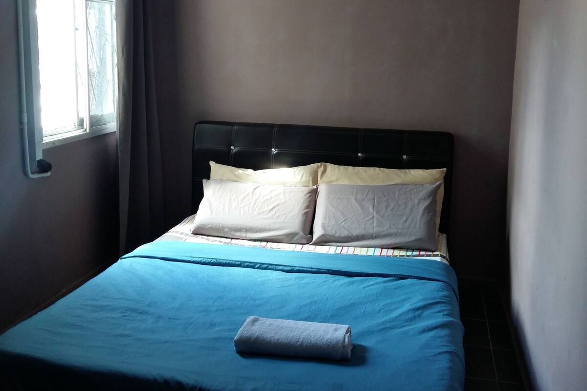 Family Room | Iron/ironing board (on request), WiFi (free), bed sheets