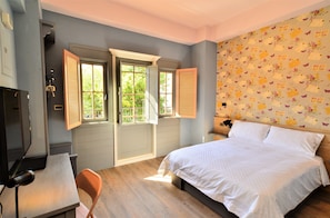 Superior Double Room, Balcony | Individually decorated, individually furnished, desk, blackout drapes