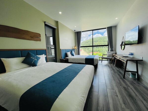 Family Studio Suite, Poolside