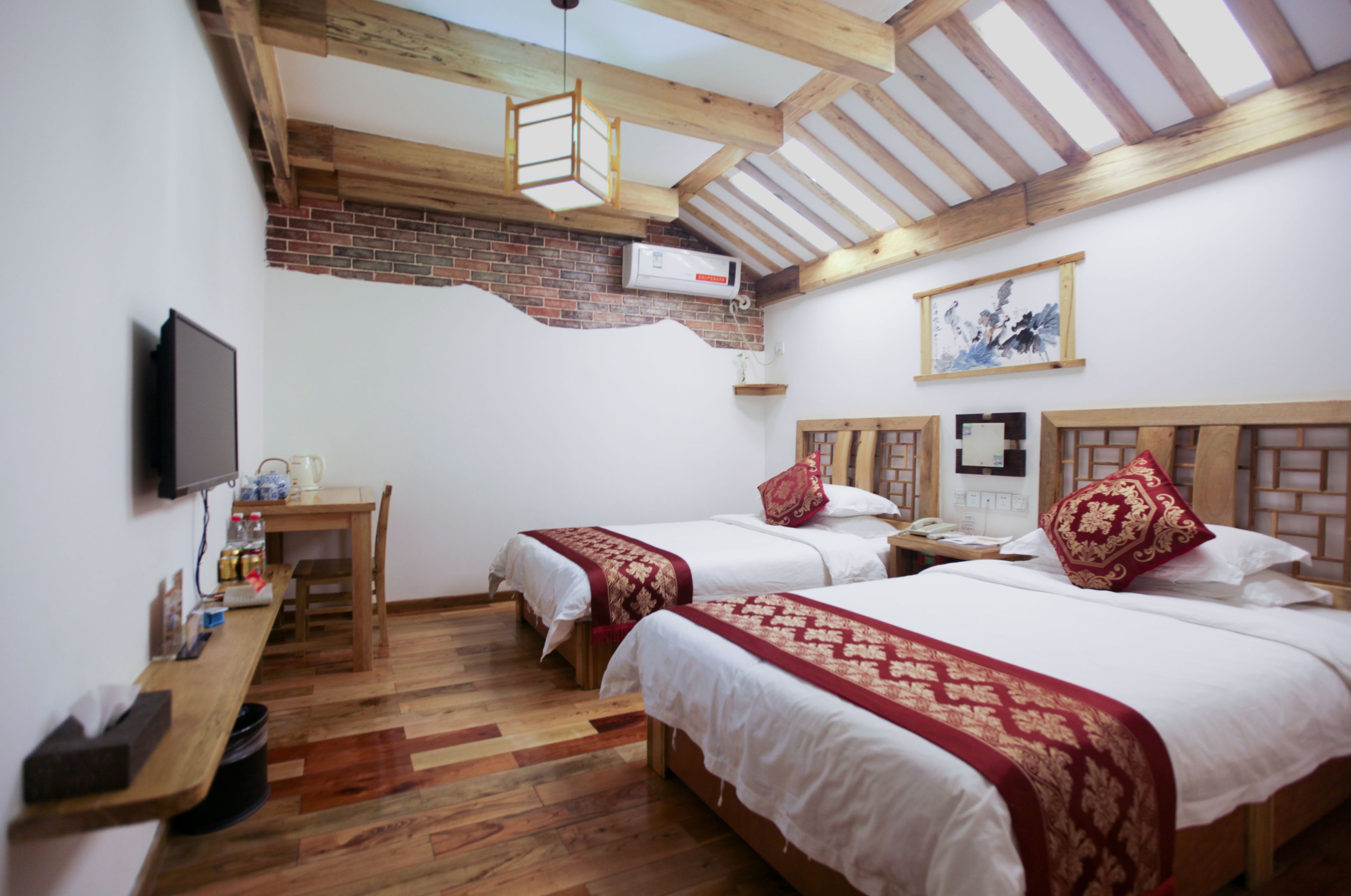 standard twin room | desk, soundproofing, free wifi, wheelchair access