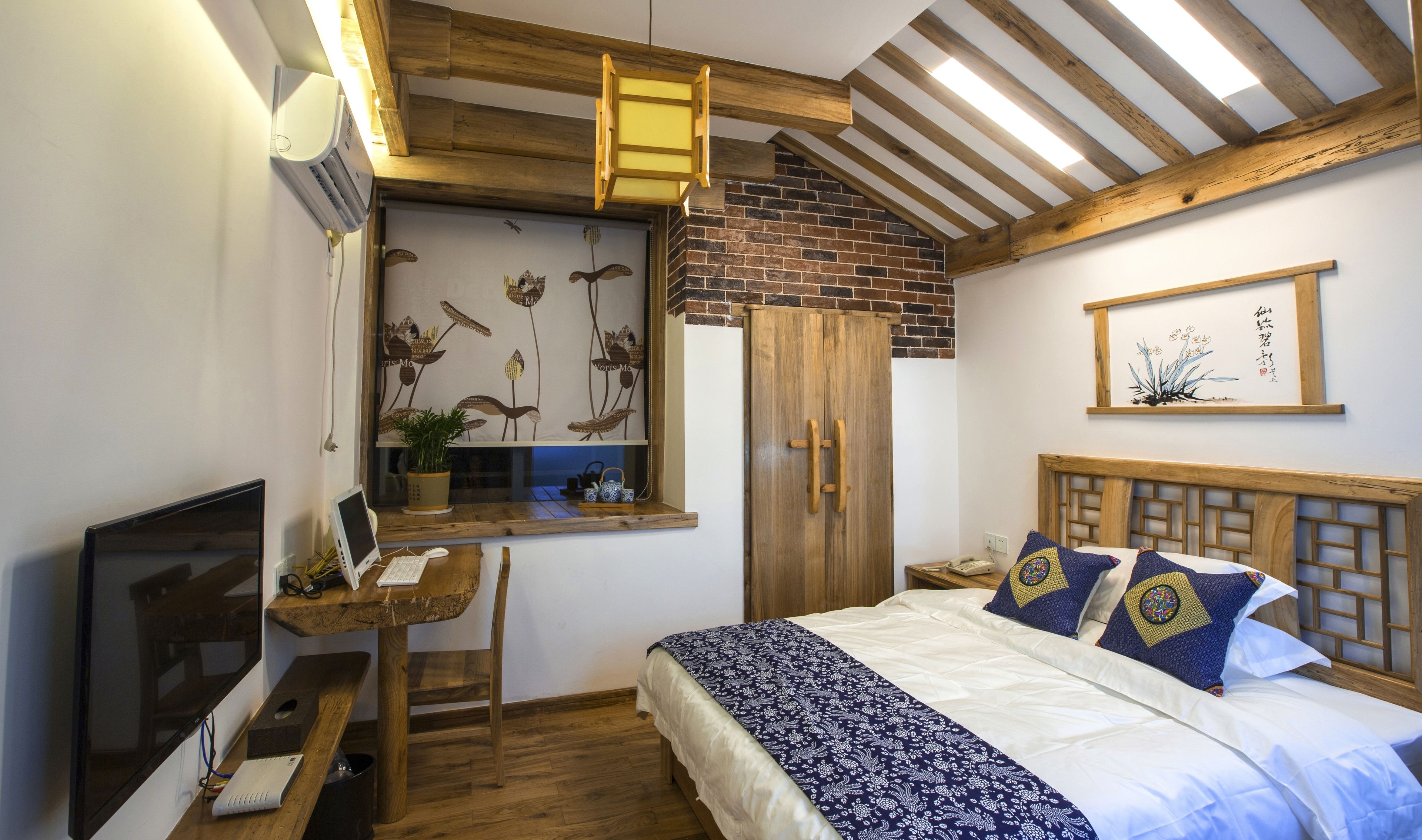 deluxe double room | living room | lcd tv