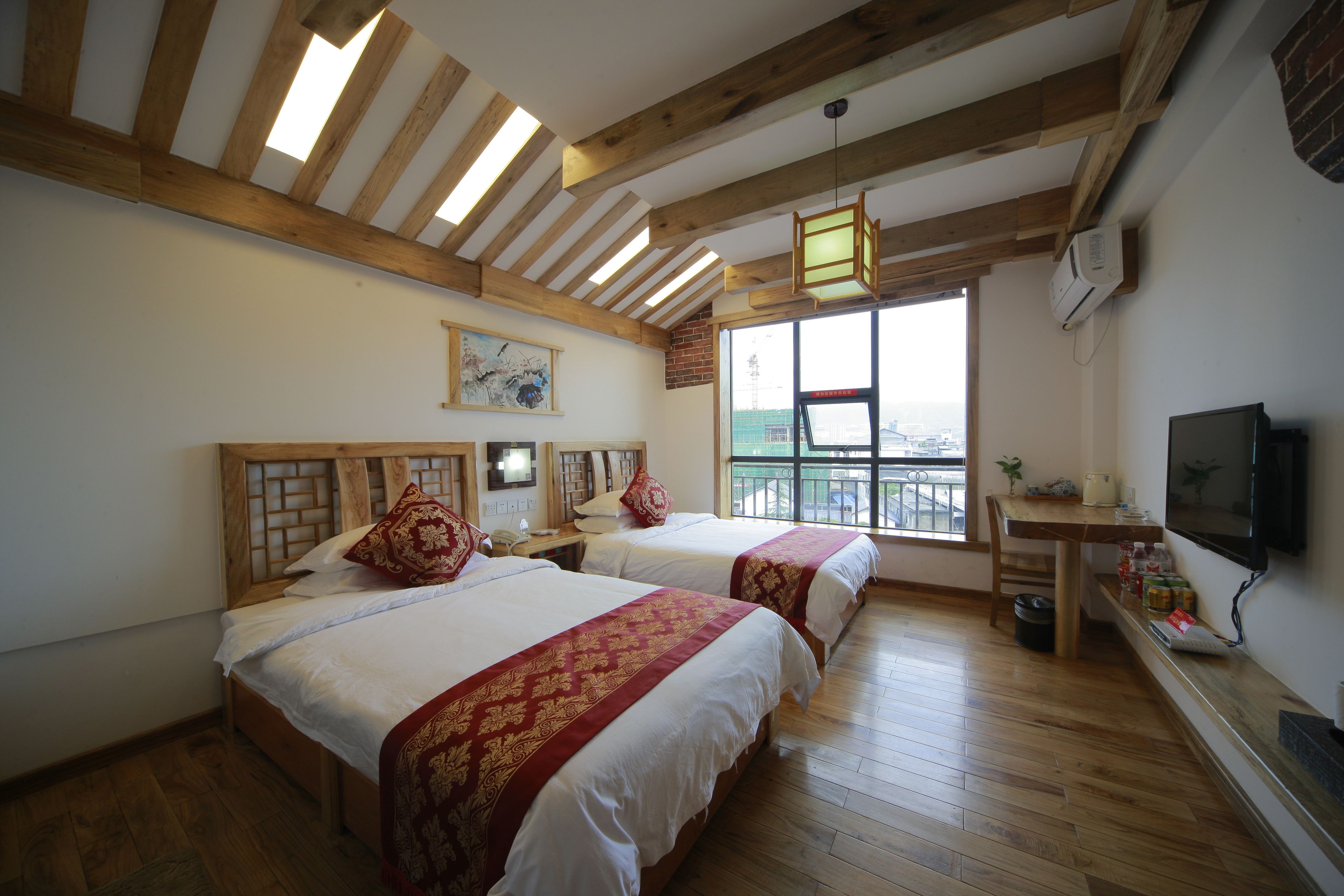 deluxe twin room | desk, soundproofing, free wifi, wheelchair access