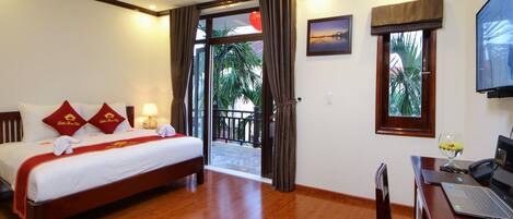 Deluxe Double Room, Pool View | Minibar, in-room safe, desk, soundproofing