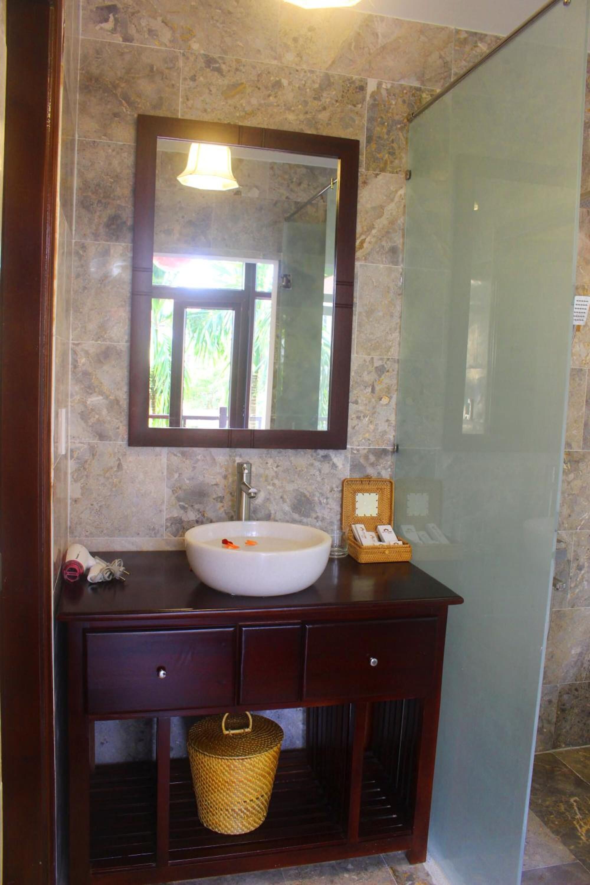 shower, free toiletries, hair dryer, bathrobes