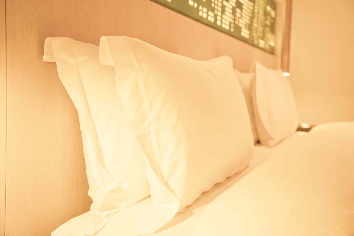 Premium bedding, down duvets, free minibar items, in-room safe