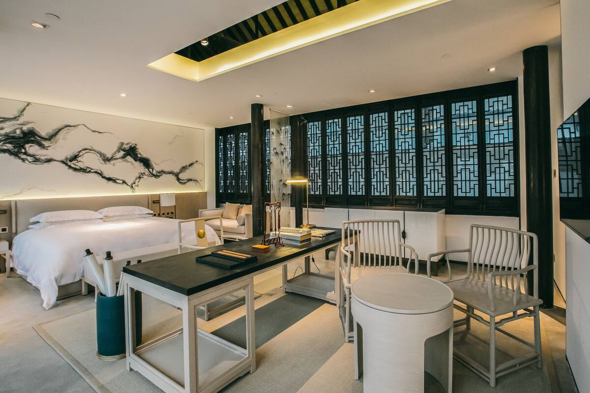 Phòng đôi Exclusive | Bộ đồ giường cao cấp, chăn bông