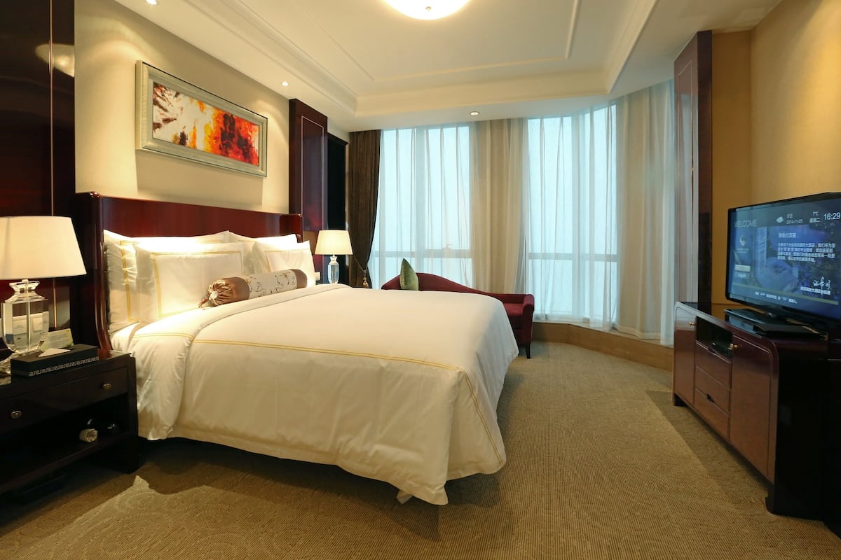1 bedroom, minibar, in-room safe, desk