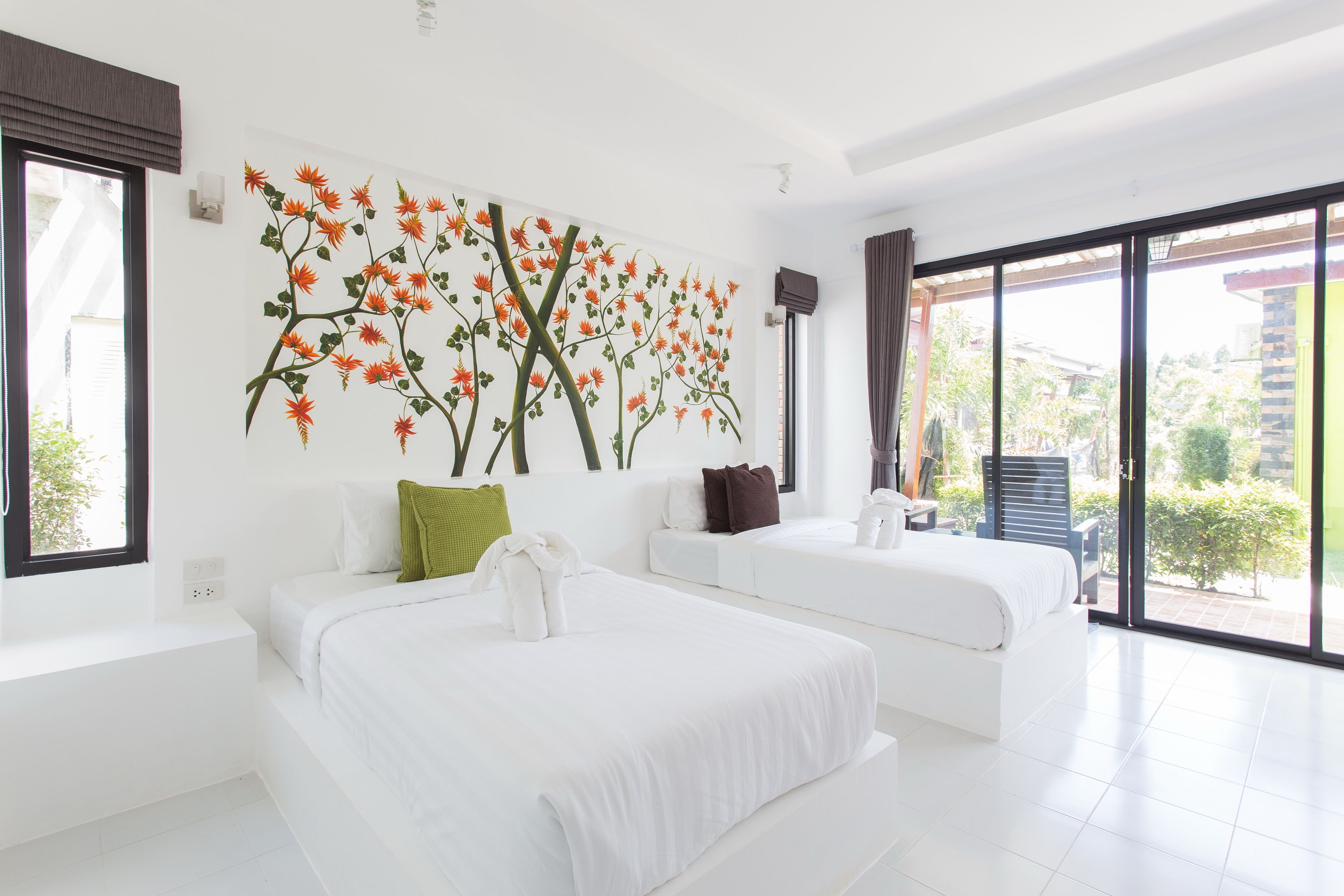 deluxe twin room | minibar, in-room safe, desk, blackout curtains