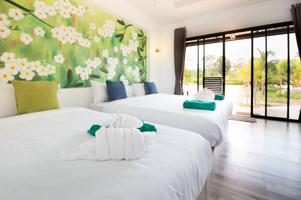 deluxe triple room | minibar, in-room safe, desk, blackout curtains