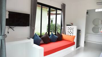 Minibar, két bảo mật tại phòng, bàn, màn/rèm cản sáng