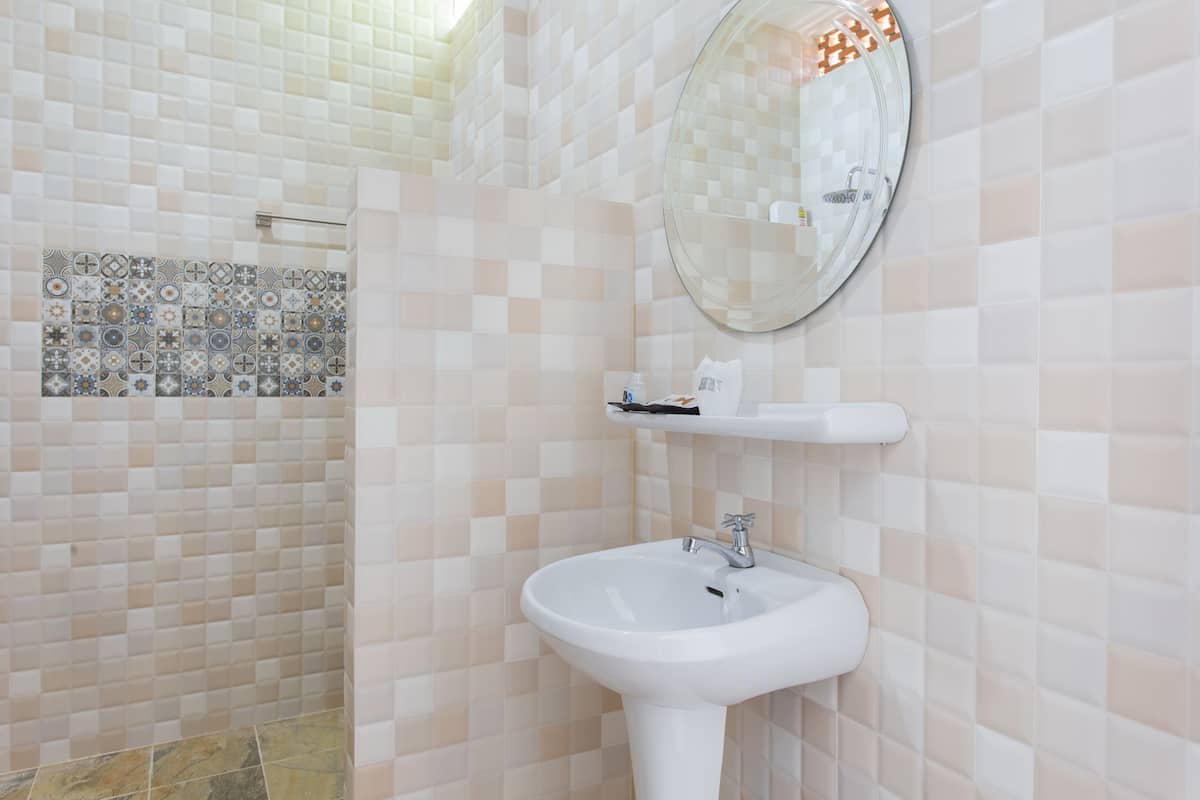 deluxe triple room | bathroom | shower, free toiletries, hair dryer, slippers