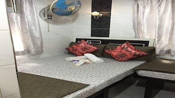 Chambre triple Standard | Coffre-fort, accĂšs au Wi-Fi (inclus)