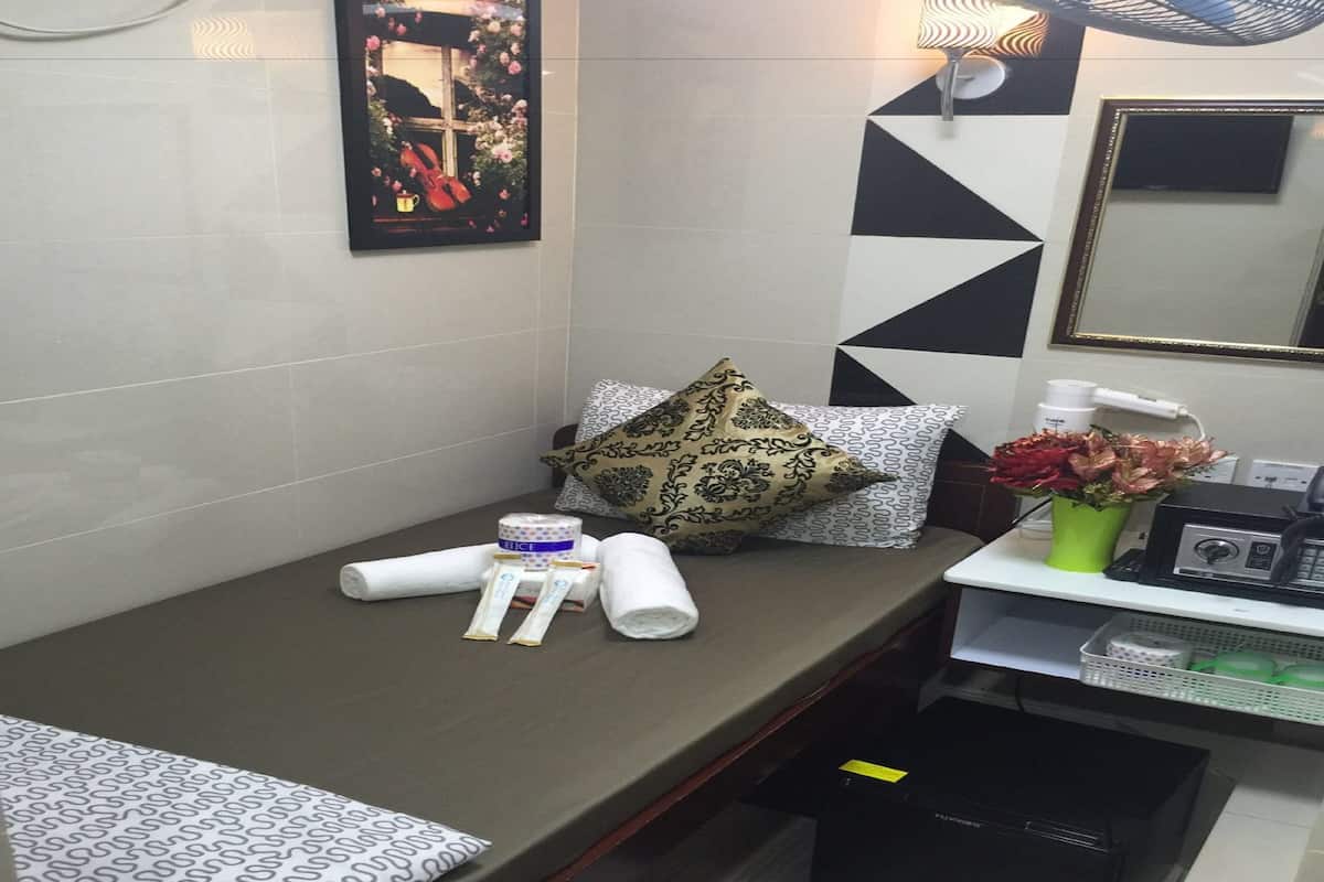 In-room safe, free WiFi
