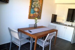 Premium bedding, iron/ironing board, WiFi, bed sheets - Coonawarra Bush Holiday Park (Comaum)