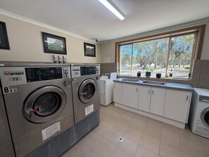 Laundry room - Coonawarra Bush Holiday Park (Comaum)