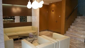 Lobby sitting area - Asia Boutique Inn (Taipa)