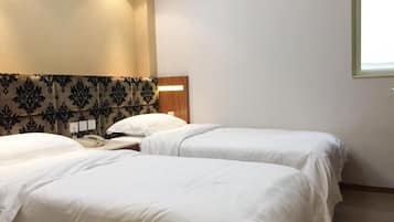 Standard Twin Room | Desk, free WiFi