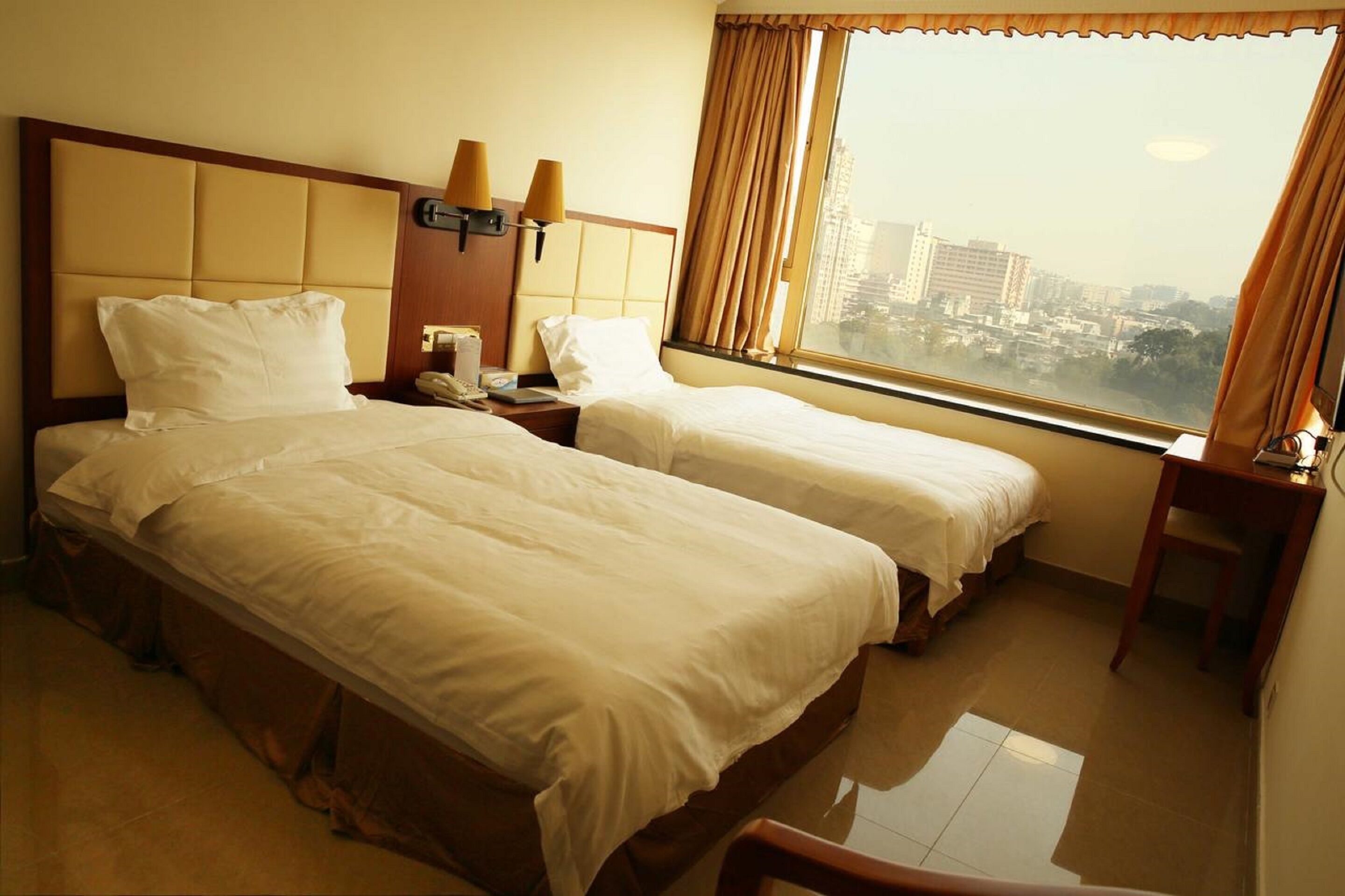 書桌、免費 Wi-Fi