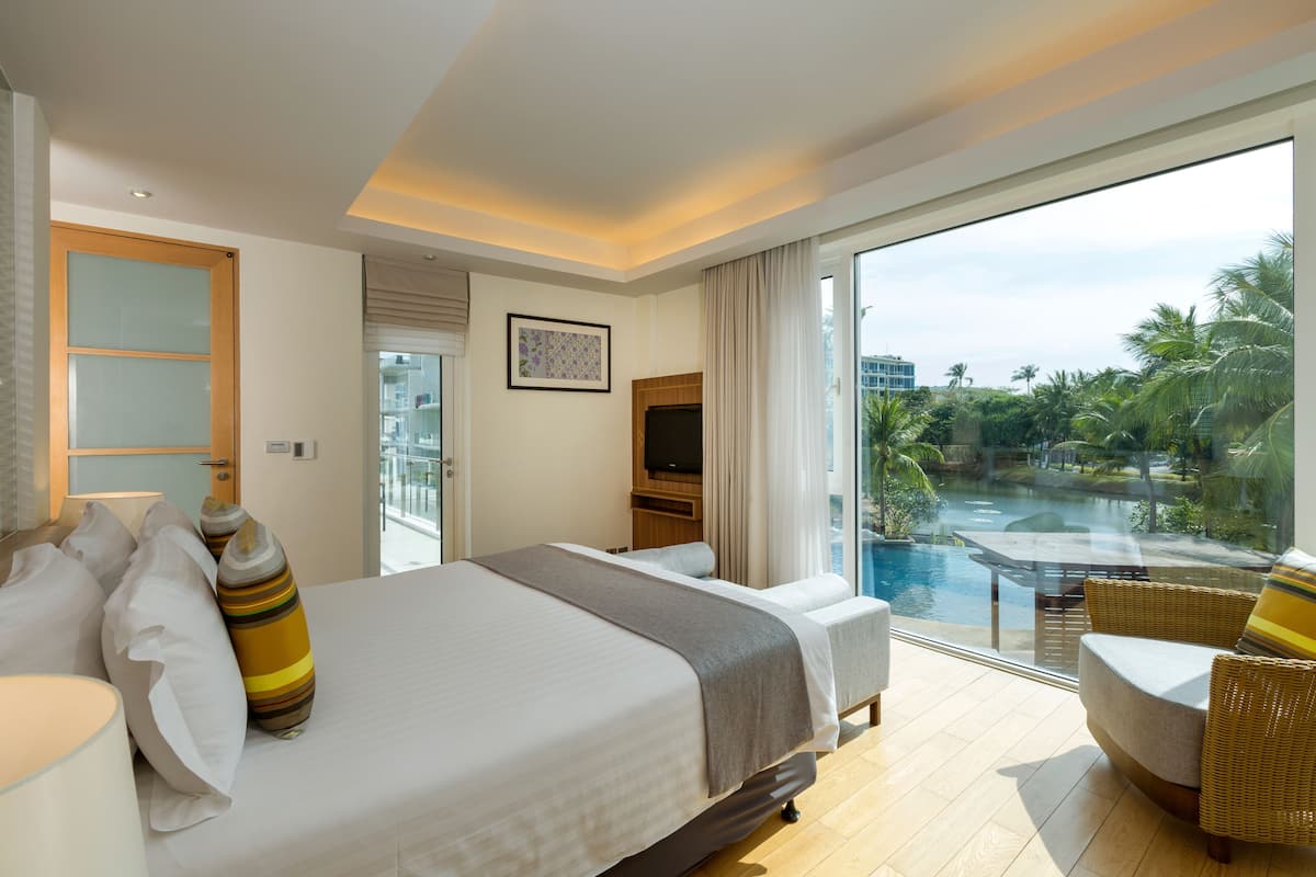 1 bedroom, free minibar items, in-room safe, individually furnished