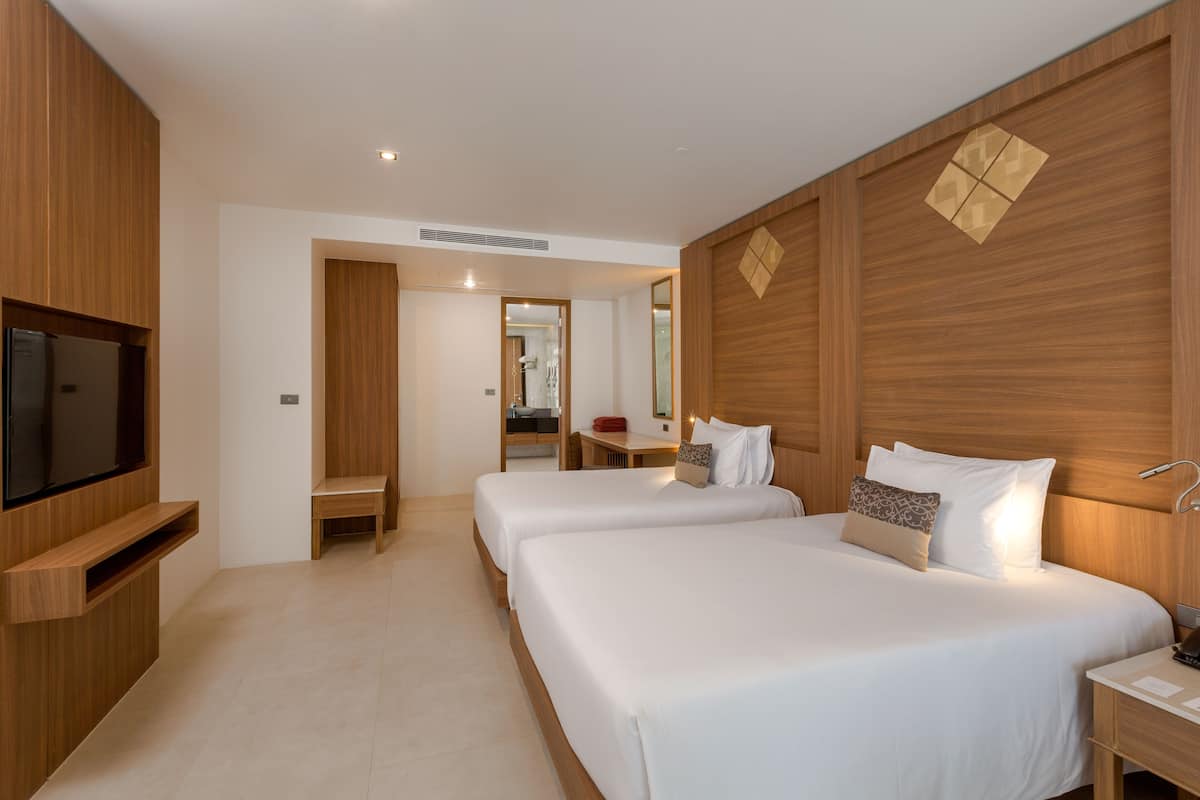 2 Bedroom Penthouse Pool Suite | 1 bedroom, free minibar items, in-room safe, individually furnished