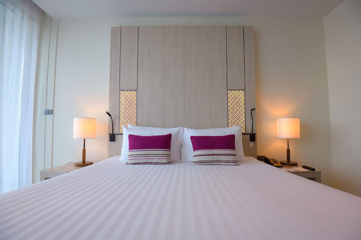 Executive Room, 1 King Bed, Balcony | 1 bedroom, free minibar items, in-room safe, individually furnished