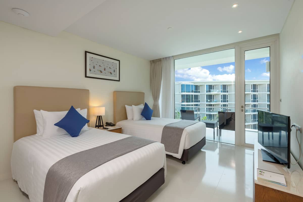 Suite, 2 Bedrooms, Kitchen (Balcony) | 1 bedroom, free minibar items, in-room safe, individually furnished