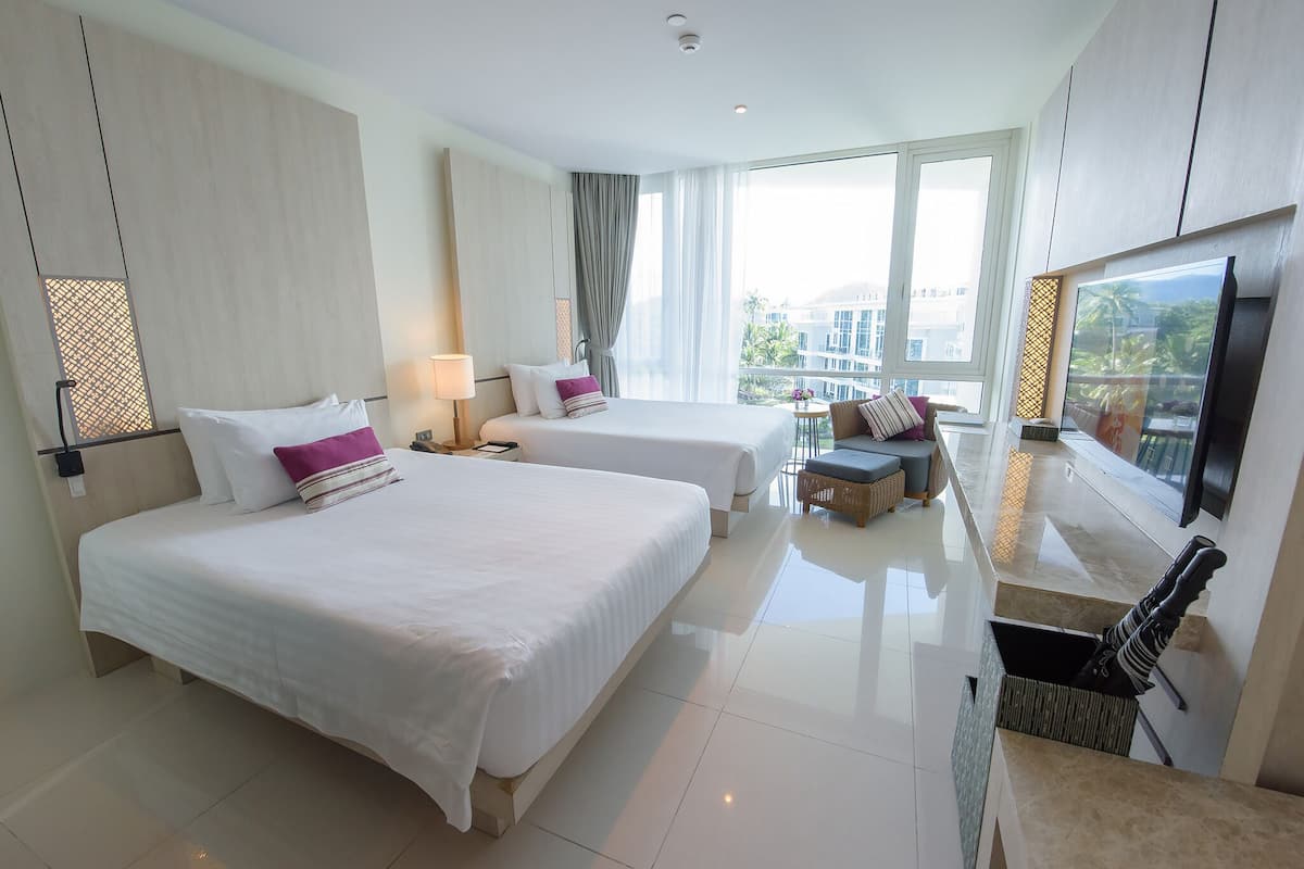 Habitación ejecutiva doble (No Balcony) | Minibar, caja fuerte, mobiliario individual y escritorio