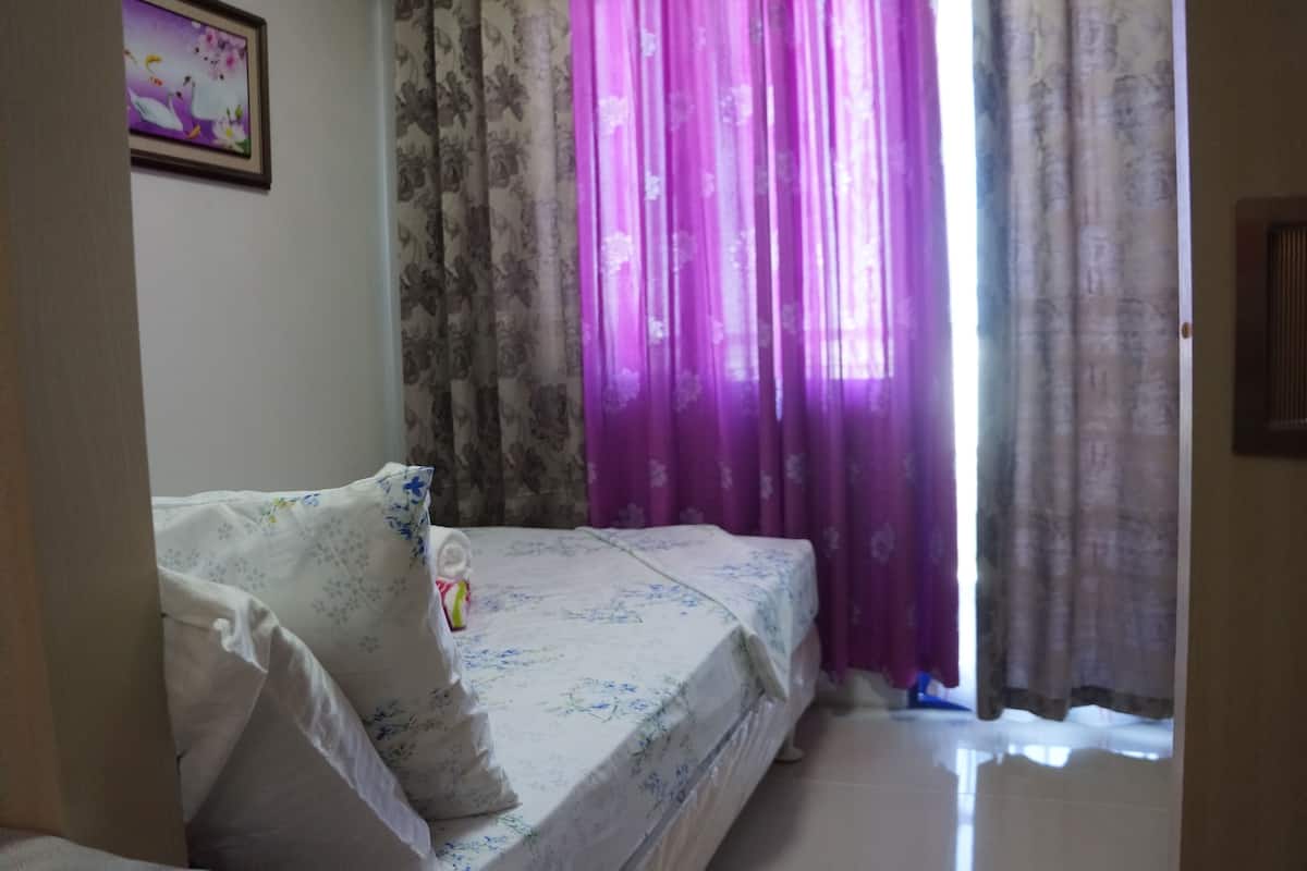 Comfort Suite, 1 Bedroom | 1 bedroom, desk, iron/ironing board, free WiFi