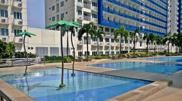 Outdoor pool, pool loungers