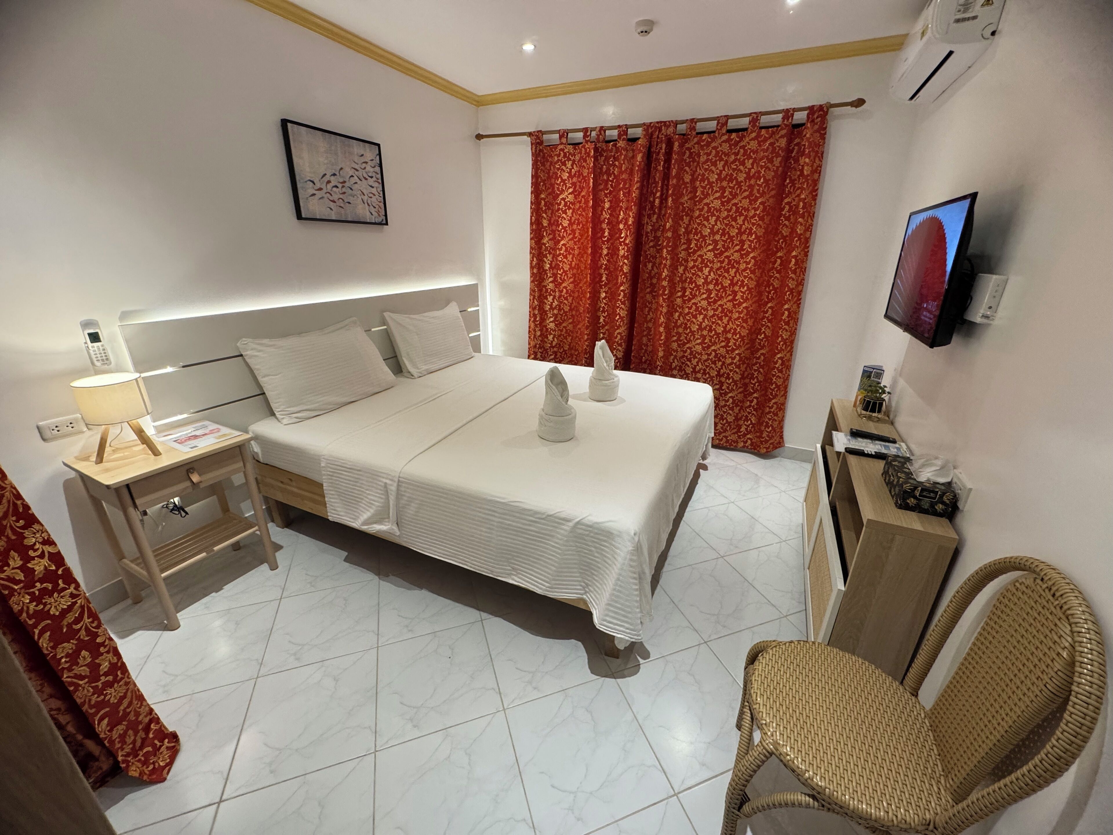 Kamar Standar | Minibar, brankas, meja kerja, dan kedap suara