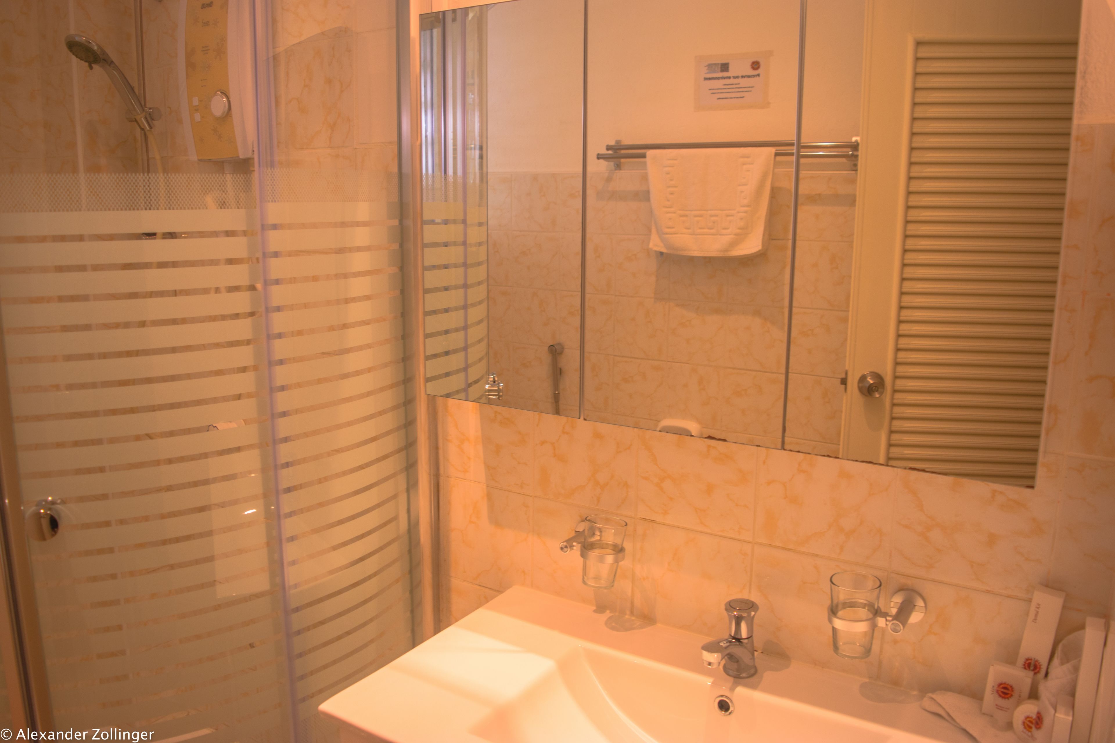deluxe room | bathroom | shower, free toiletries, hair dryer, towels