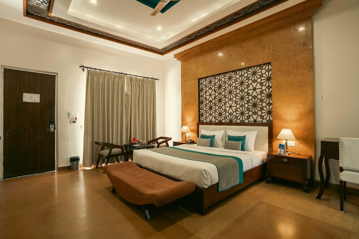 superior double room | 1 bedroom, premium bedding, in-room safe, desk