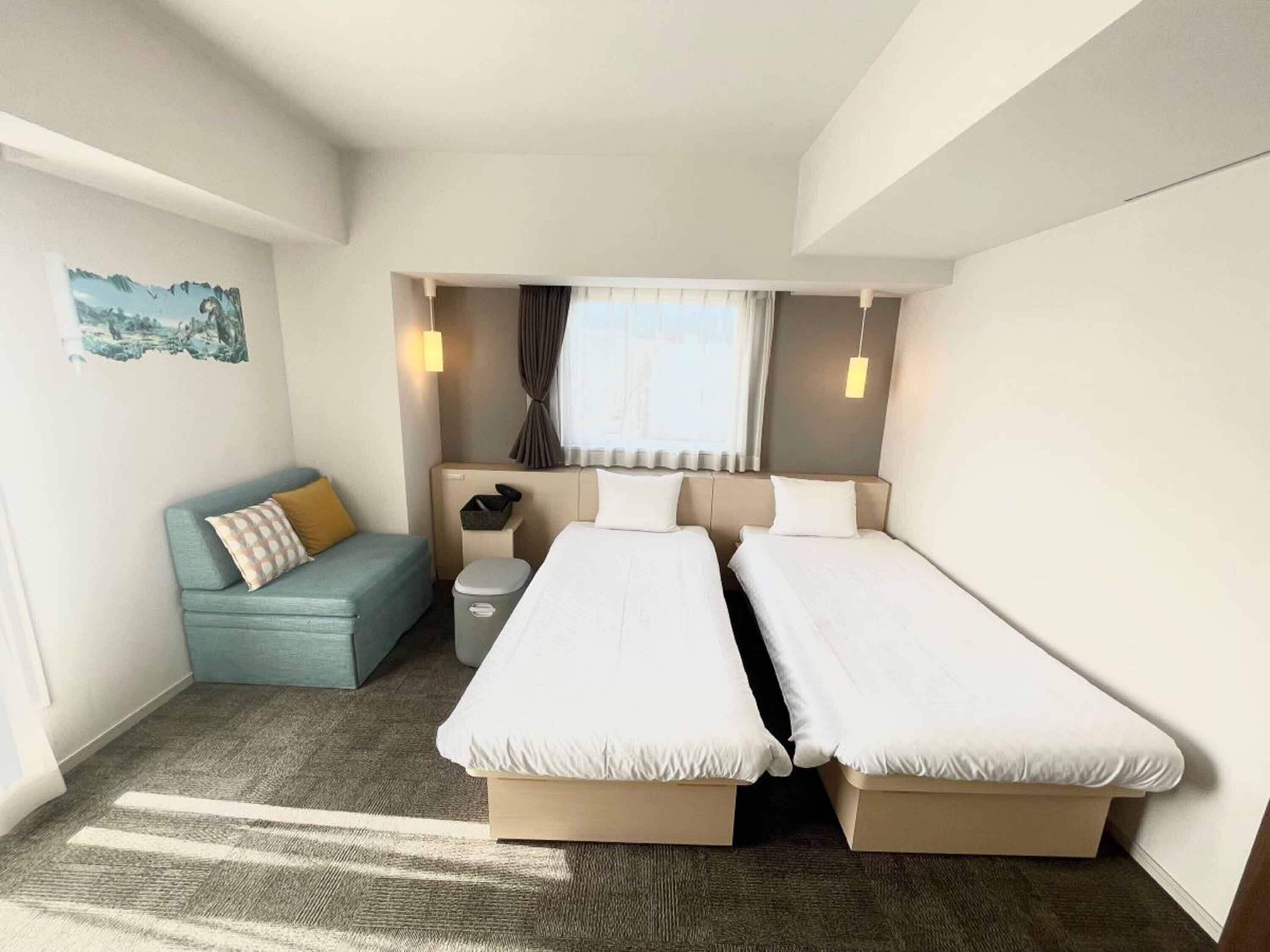 corner twin room | in-room safe, soundproofing, free wifi