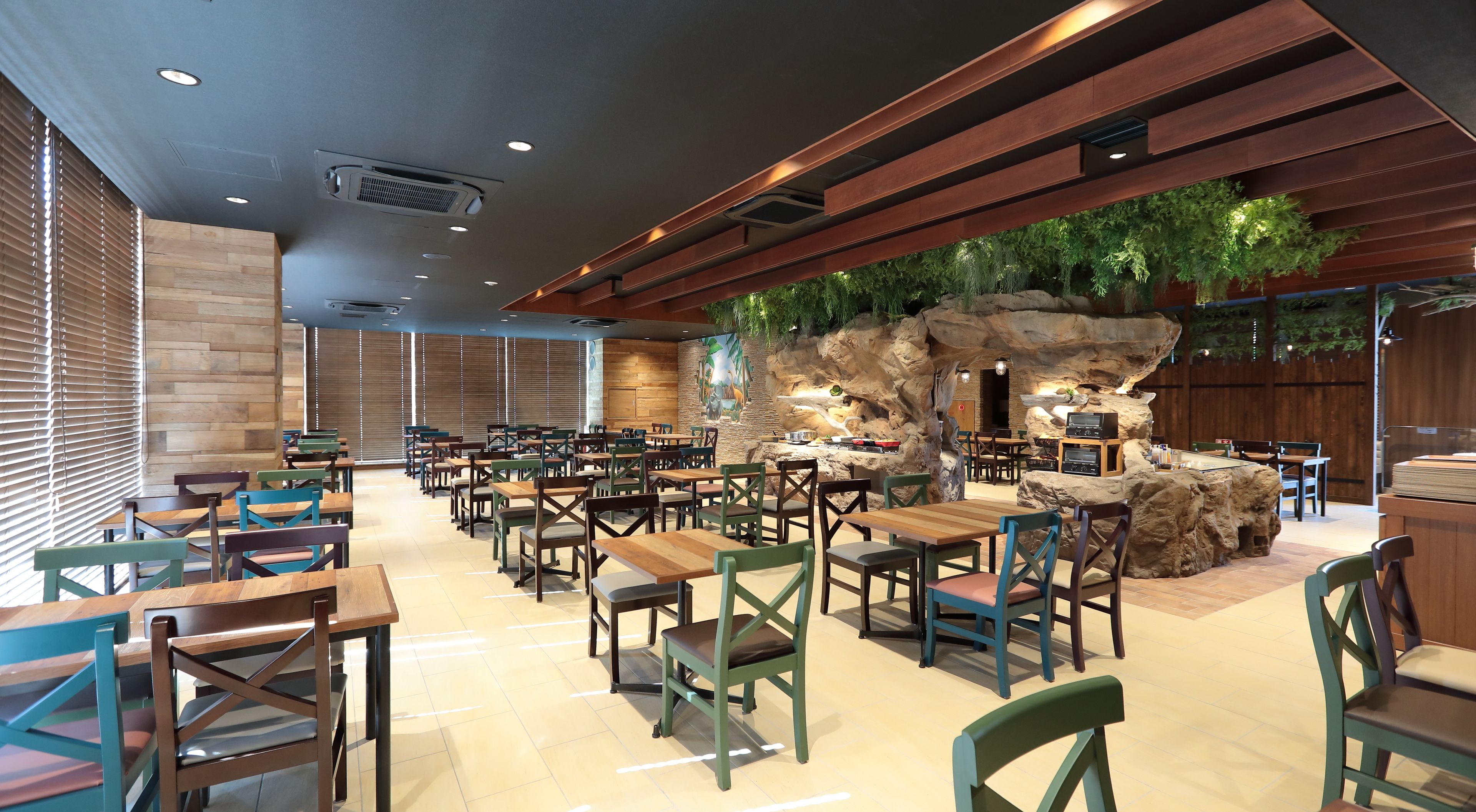 Daily buffet breakfast (JPY 2000 per person)