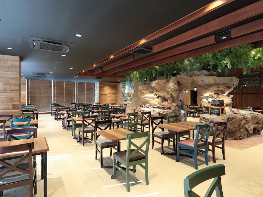 Daily buffet breakfast (JPY 2000 per person)