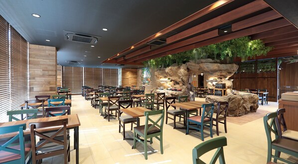 Desayuno buffet diario (JPY 2000 por persona)