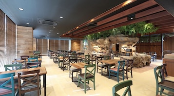 Se ofrece un desayuno bufé (2000 JPY por persona)