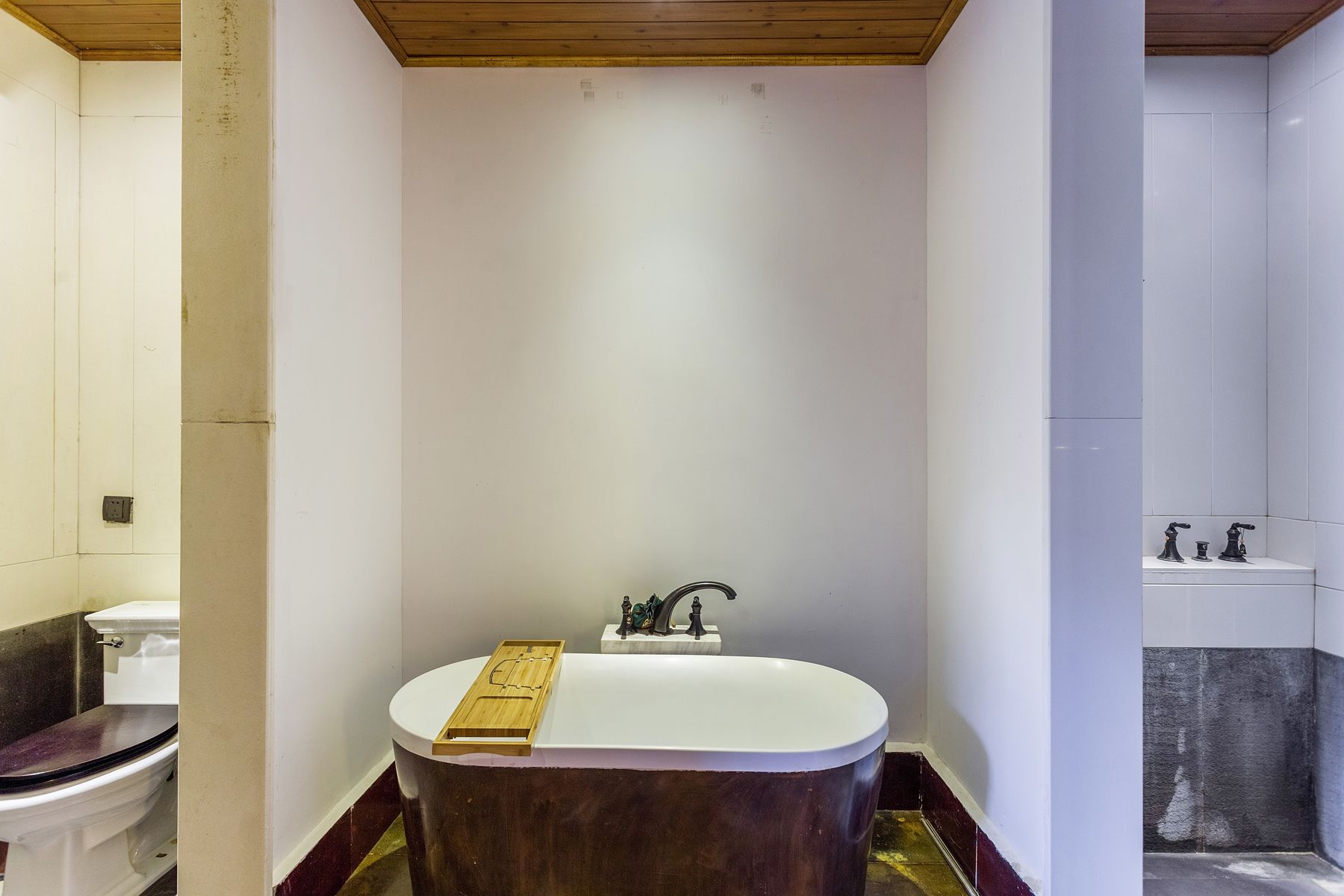 suite | premium bedding, blackout curtains, free wifi