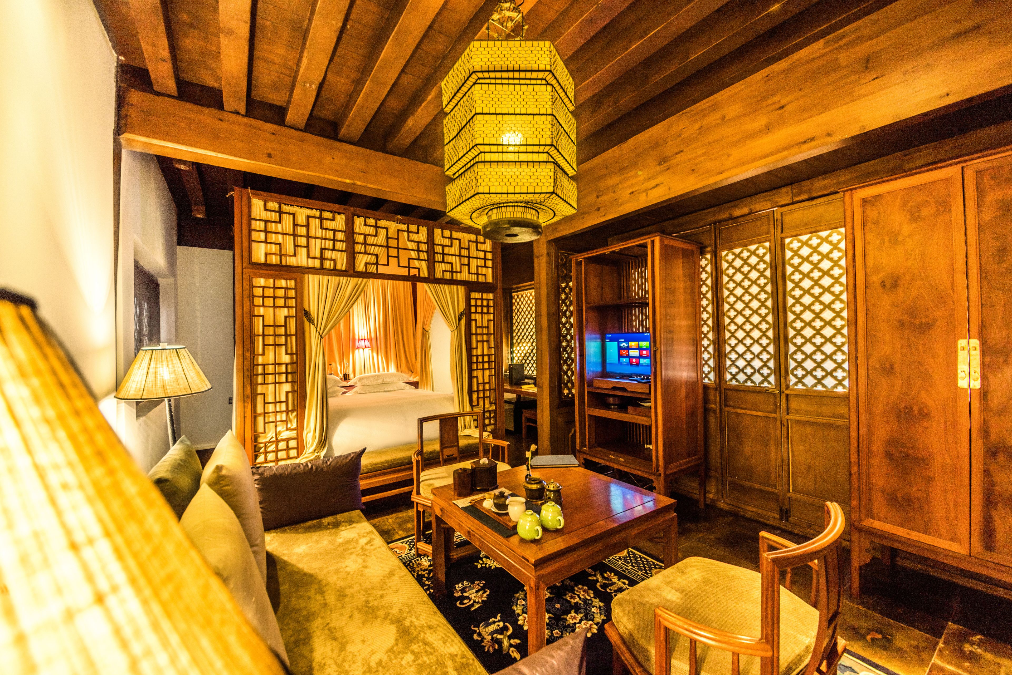 deluxe double room | living area | lcd tv