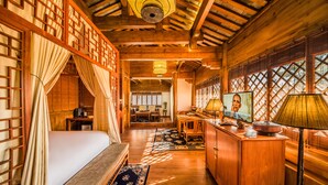 Deluxe Suite | Premium bedding, blackout curtains, free WiFi - Sanshengwuer Zeyun Inns (Lijiang)
