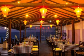 Frühstück, Mittagessen, Abendessen, lokale und internationale Küche 