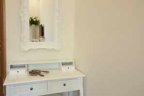 Comfort Double Room | Room amenity - Innsiderome (Rome)
