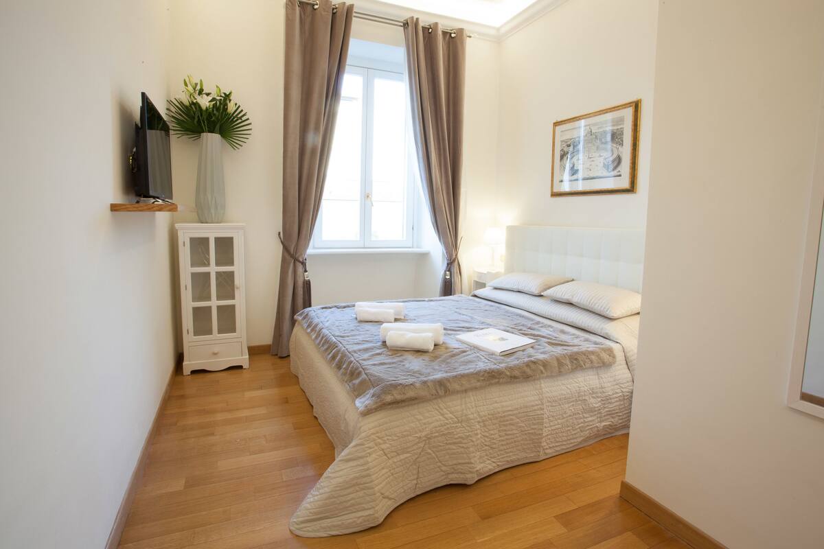 Comfort Double Room | Blackout drapes, soundproofing, WiFi (free), bed sheets