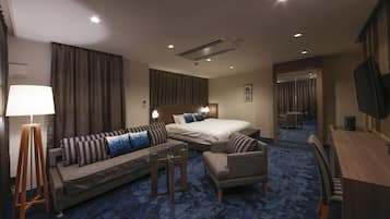 Premium-Doppelzimmer, 1 King-Bett, Whirlpool | Zimmersafe, Schreibtisch, kostenloses WLAN