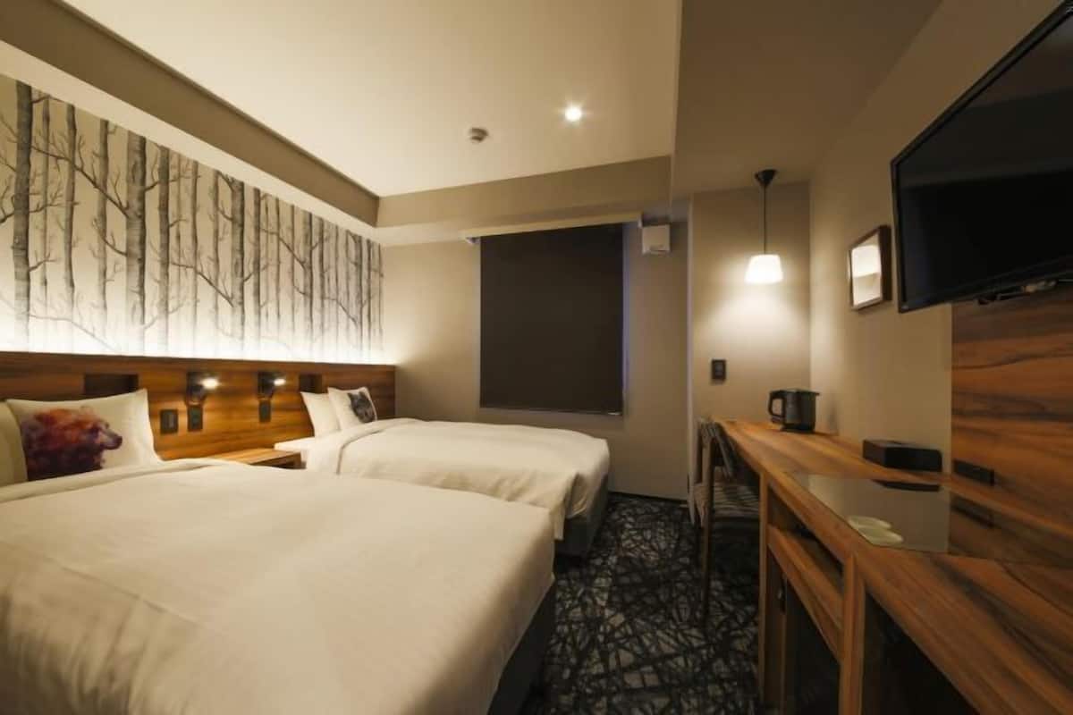In-room safe, desk, free WiFi