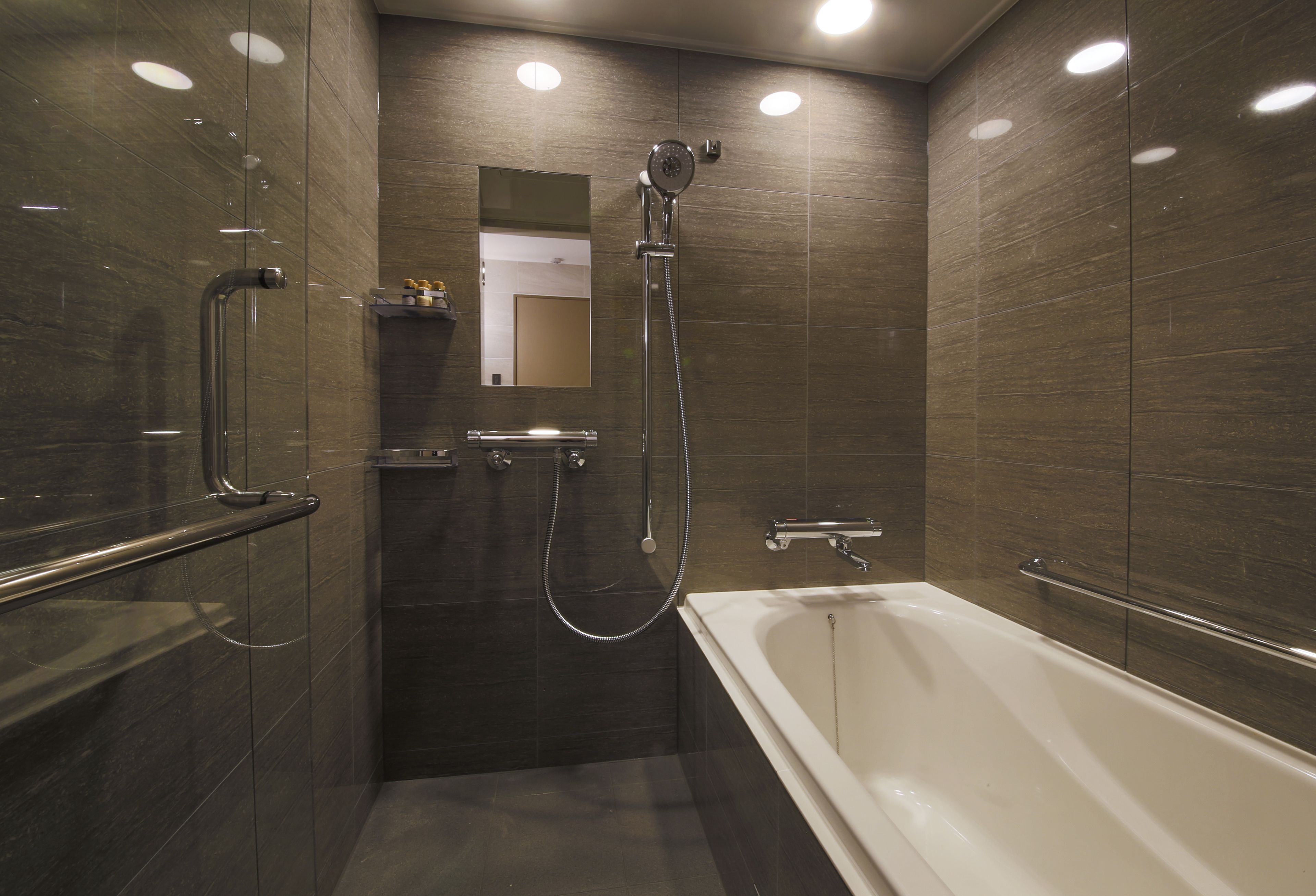 combined shower/bathtub, free toiletries, hair dryer, slippers