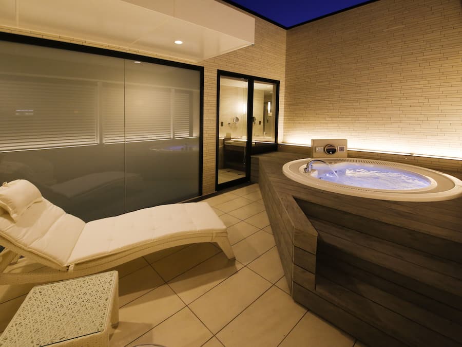 Premium Double Room, 1 King Bed, Jetted Tub | Jetted tub