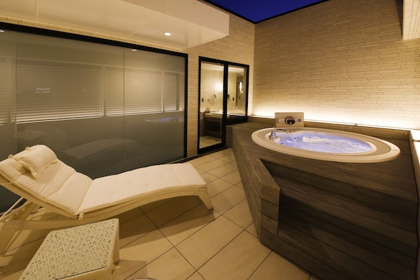 Premium-Doppelzimmer, 1 King-Bett, Whirlpool | Whirlwanne