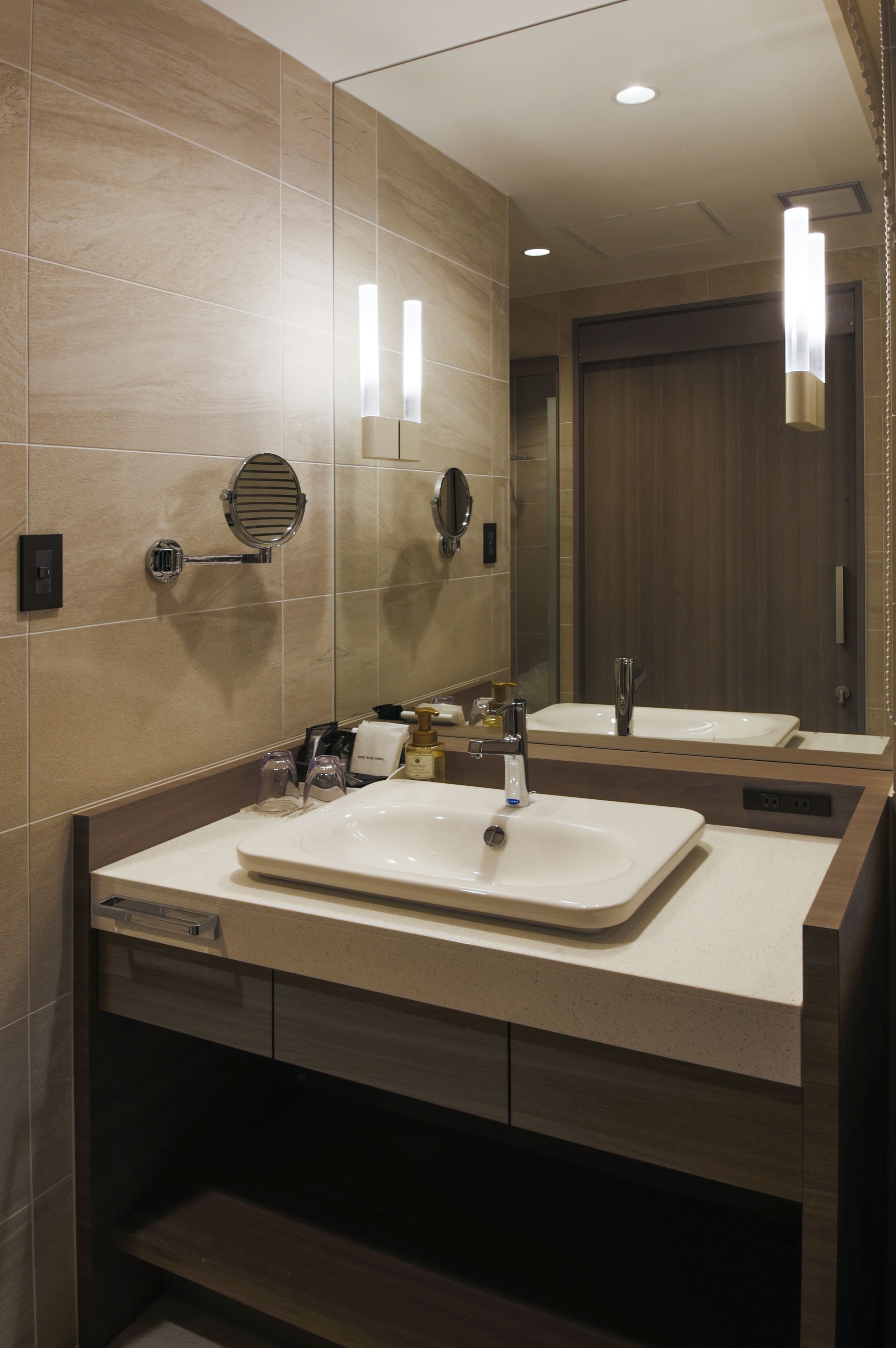 premium double room, 1 king bed, jetted tub | bathroom | combined shower/bathtub, free toiletries, hair dryer, slippers